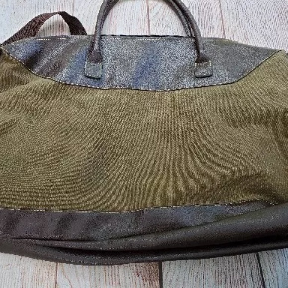 Nautica Weekender Overnight Bag - Vacation in style! - Picture 3 of 6